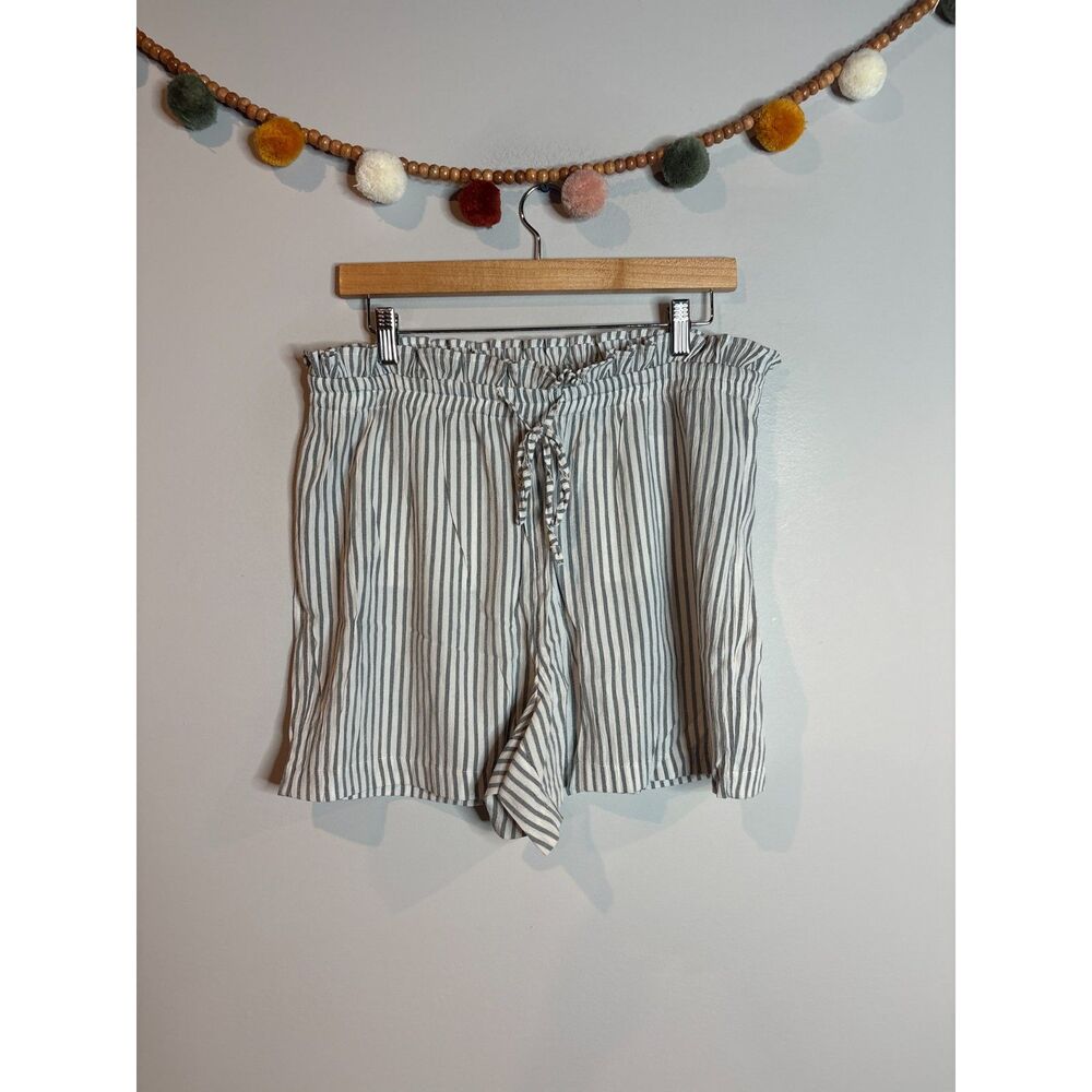 Worthington striped paper bag pull on shorts